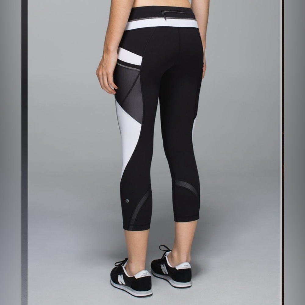 LULULEMON Run: Inspire Crop II *All Full-On Luxtreme
Black / White *RARE * - Picture 10 of 16